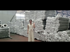 진료 된 체인 링크 울타리의 패키지는 다음과 같습니다