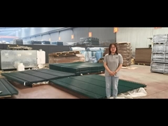 초록색 가루로 코팅된 등산 방지 울타리는 너무 부드럽습니다.