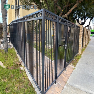 블랙 파우더로 코팅 된 금속 튜버 알루미늄 울타리 패널 최상위 창 피켓 30.000 kg 단일 총 무게 울타리 게이트