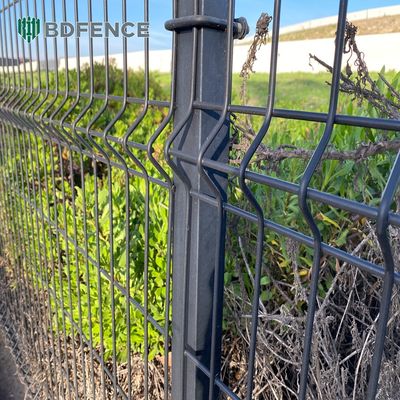 녹색 조경 2.4M 높이 V자형 메시 보안 울타리 펜스