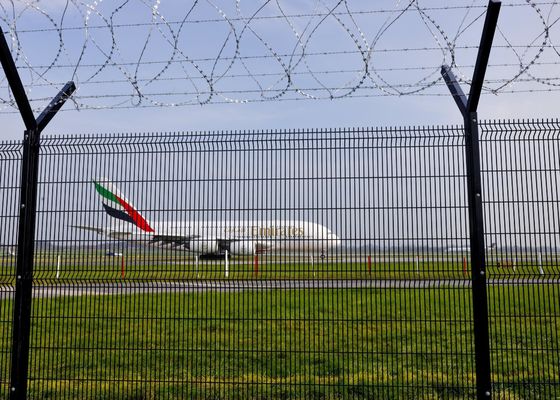 높이 2400 밀리미터 라운드 포스트 공항 보안 펜싱